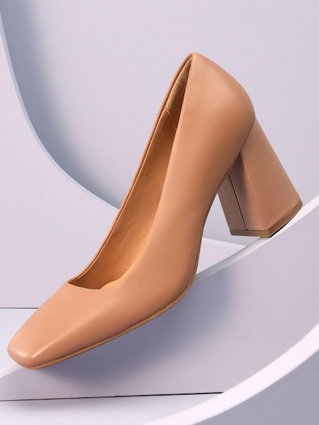 Песочно-коричневый - Forever Comfort® With Motionflex Square Toe Block Heel Shoes (C50782) | €11
