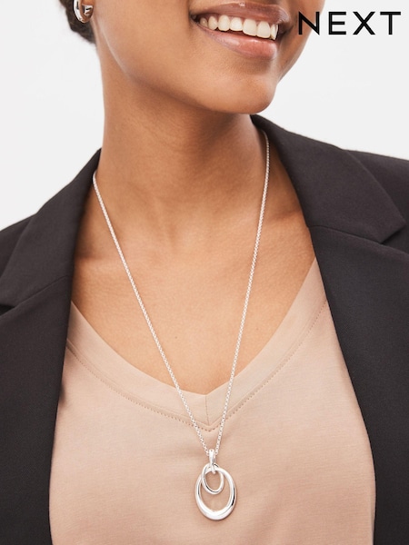 Silver Tone Interlocking Circle Pendant Necklace (C52358) | €13
