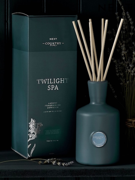 Country Luxe 400ml Twilight Spa Lavender and Cardamom Fragranced Reed Diffuser (D15954) | €45