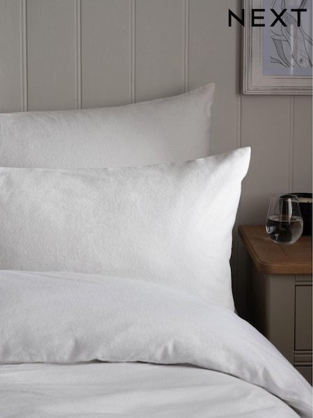Set of 2 White 100% Cotton Supersoft Brushed Pillowcases (D45618) | €12