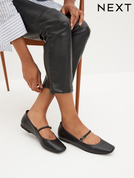 črna - Signature Leather Mary Jane Flat Shoes (D56385) | € 24