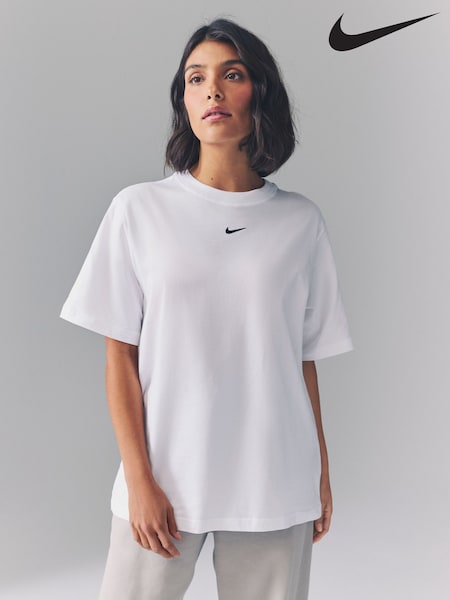 Valkoinen - Nike Oversized Mini Swoosh Sportswear T-shirt (D60133) | €52