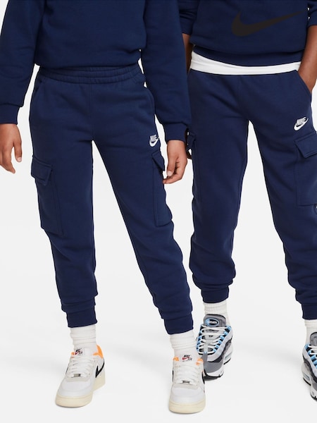Keskiyön laivasto - Nike Club Fleece Cargo Joggers (D60277) | €68