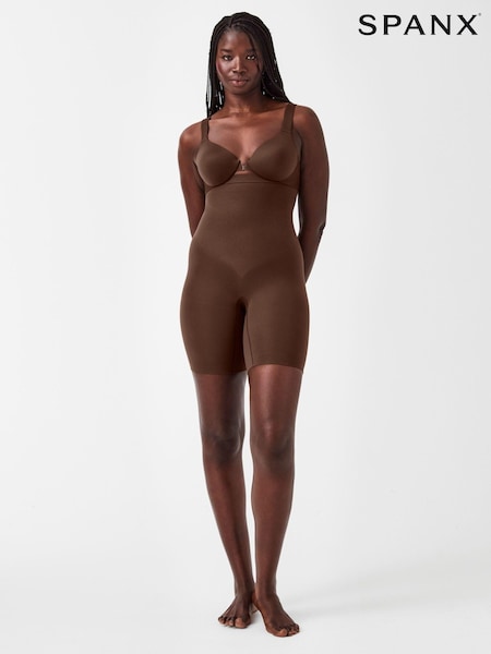 بني كستنائي - شورت بتصميم متوسط الطول على الساق بخصر مرتفع بتصميم داعم بتقنية SPANXsculpt™ (D64200) | ‏19 ر.ع.‏