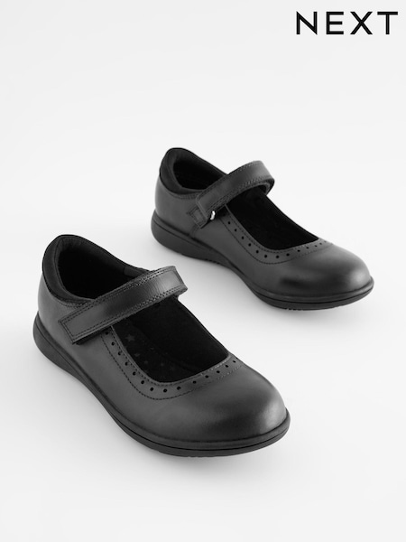 Matt Svart - Mary Jane Sko i skoleskinn med brogue-detaljer (D64661) | kr468 - kr618