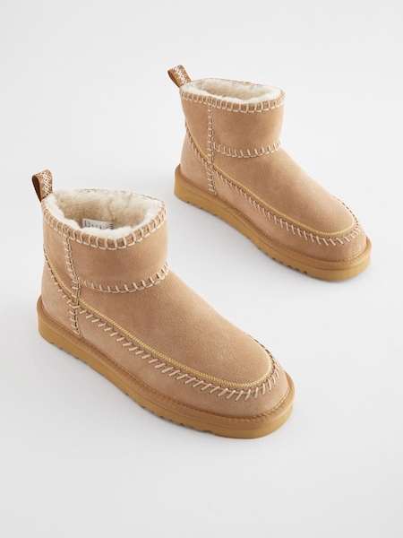 Tan Brown Shower Repellent Faux Borg Lined Suede Stiched Boots (D66177) | €23.50