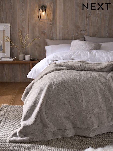 Grey Soft To Touch Plush Faux Fur Throw (D66579) | €55 - €100