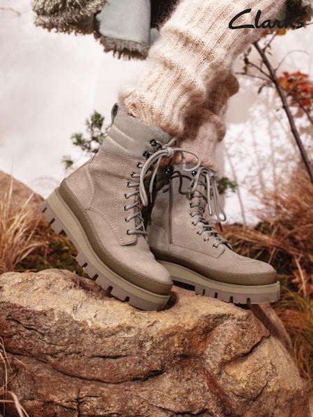 Clarks Brown Pebble Nubuck Orianna2 Hike Boots (D68113) | €83