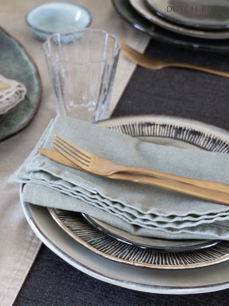 Dutch Rose Set of 4 Light Blue Organic Dinner Plates 26.5cm (D73518) | €76