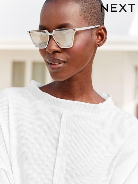 White Seam Detail Waffle Top (D83543) | €8