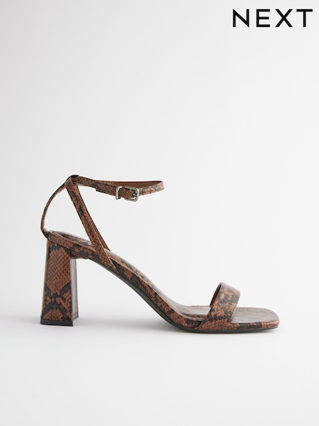 Rjava - Forever Comfort® Block Heel Sandals (D84034) | € 20