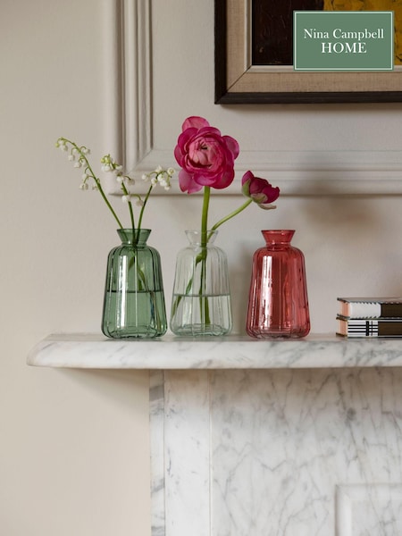Nina Campbell Set of 3 Clear, Coral And Jade Meadow Embossed Glass Bud Vases (D86104) | €34