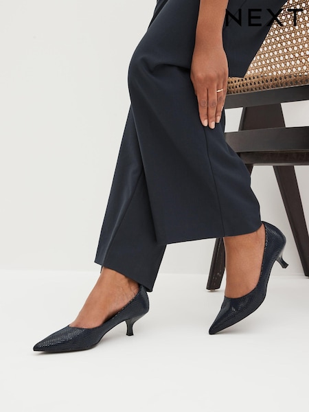 Mornarsko modra - Forever Comfort® Kitten Heel Court Shoes (D86568) | € 15