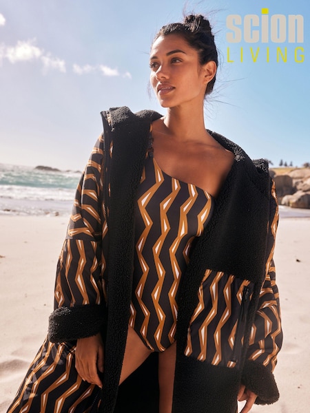 Scion Changing Black Print Robe (D87027) | €43