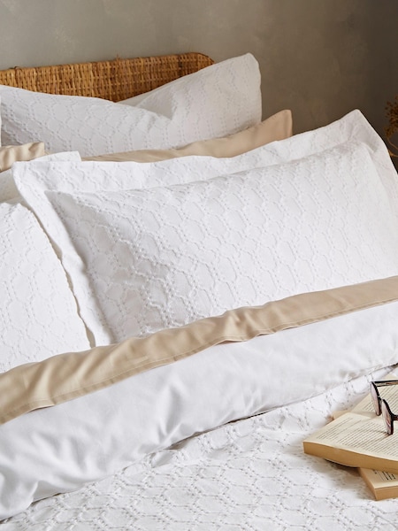 Bianca Set of 2 White Waffle 100% Cotton Circle Oxford Pillowcases (D90412) | €22