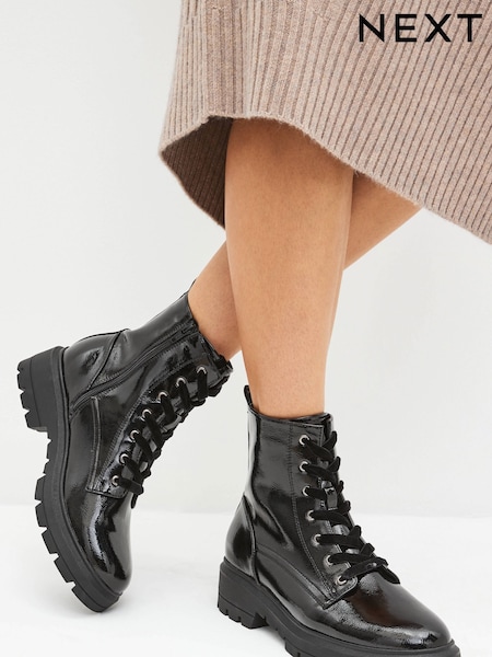 מבד ארוג/בעל מרקם שחור לכה - Forever Comfort® Lace-up Boots (D90457) | ‏133‏₪