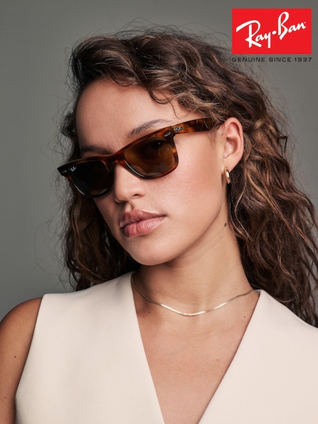 Ray-Ban Striped Havana Brown Ray-Ban Wayfarer Sunglasses (D92676) | €198