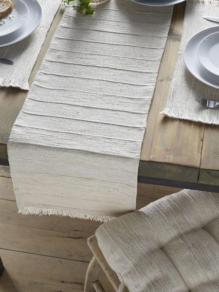 Pineapple Elephant Florin Cotton Jute Blend Table Runner (D96919) | 25 €