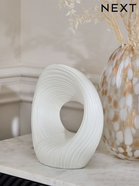 White Pleated Ornament (E05158) | €20