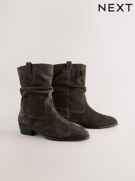 Mink Brown Suede Standard/Wide Fit Forever Comfort® Slouch Ankle Boots (E07778) | R$ 565