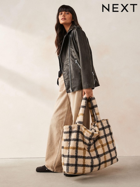 Check Borg Shopper Bag (E15467) | €28