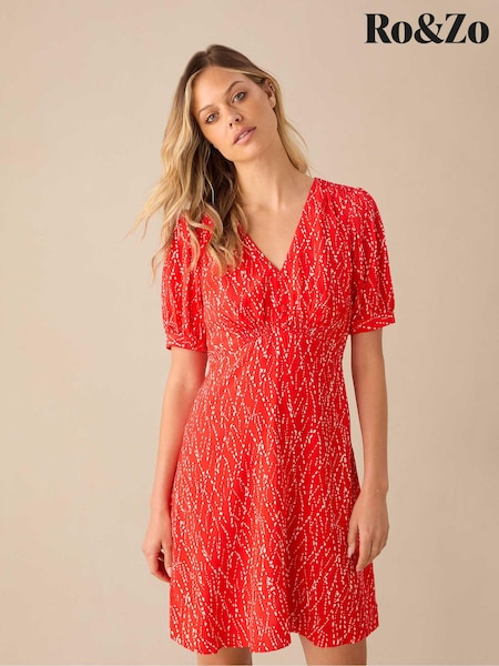 Ro&Zo Red Dash Print Shirred Shoulder Short Dress (E15645) | €50