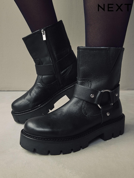 Black Leather Standard/Wide Fit Forever Comfort® Buckle Strap Leather Ankle Biker Boots (E15876) | R$ 625
