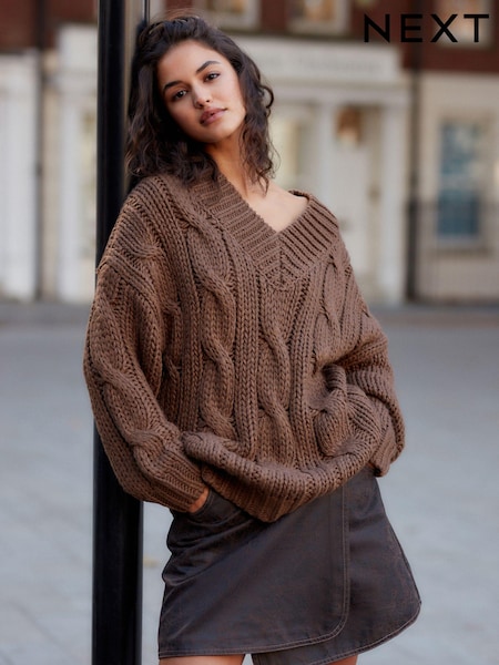 Brown Chocolate V-Neck Chunky Cable Knit Jumper (E17142) | €31
