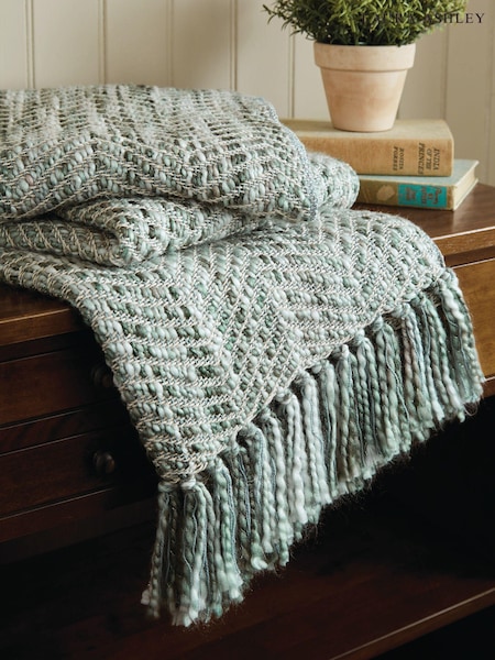 Laura Ashley Sage Green Liberton Throw (E17178) | €65