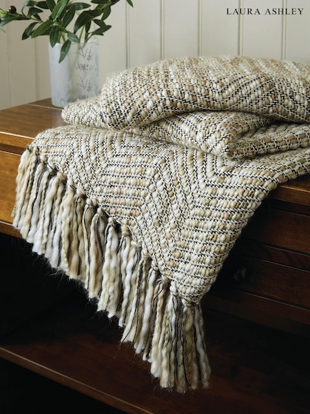Laura Ashley Natural Liberton Throw (E17216) | €65
