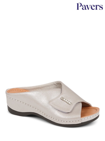 Pavers Metallic Pavers Mule Wedge Sandals (E17708) | R$ 325