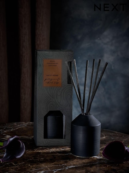 Pomegranate and Black Lily 200ml Fragranced Reed Diffuser (E23504) | €28