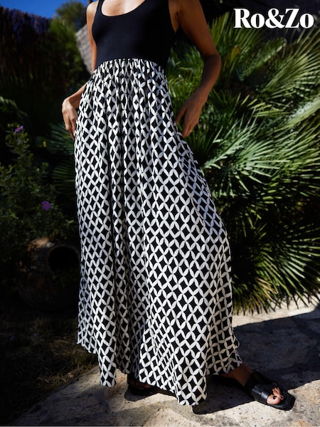 Ro&Zo Black Petite Geo Print Skirt Maxi Dress (E23869) | €56
