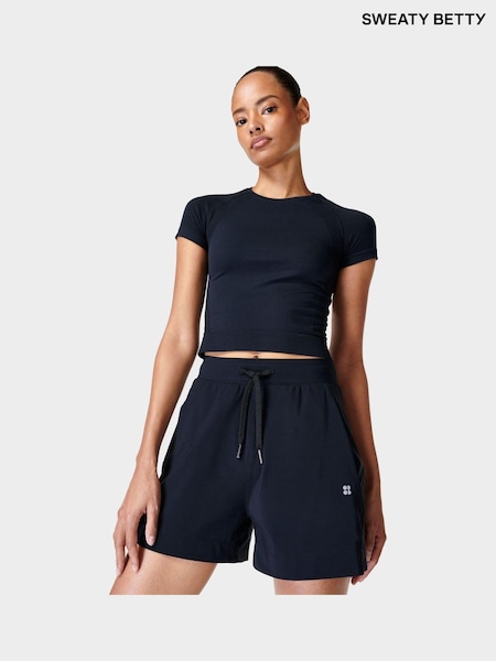 Sweaty Betty Black Explorer 5.5" Shorts (E25335) | R$ 590