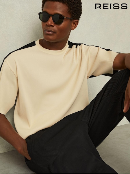 Reiss Off White/Navy Canyon Oversized Plisse Crew Neck T-Shirt (E27165) | €40