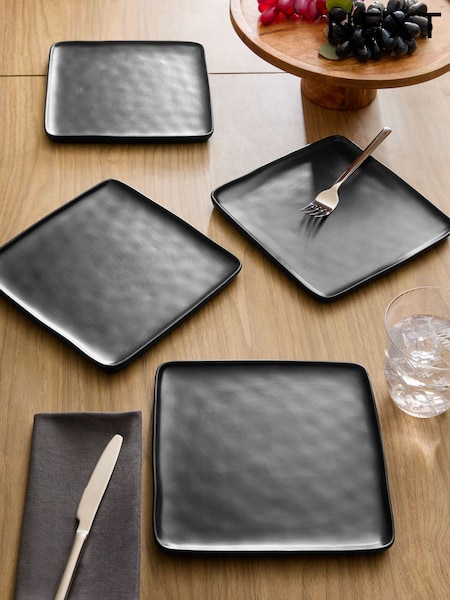 Black Square Set of 4 Dinner Plates (E29203) | €38