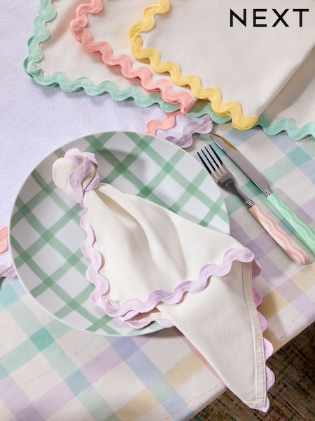 Set of 4 Multi Wiggle Trim Napkins (E33345) | €21