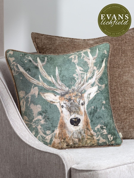 Evans Lichfield Petrol Avebury Stag Piped Cushion (E33786) | R$ 215