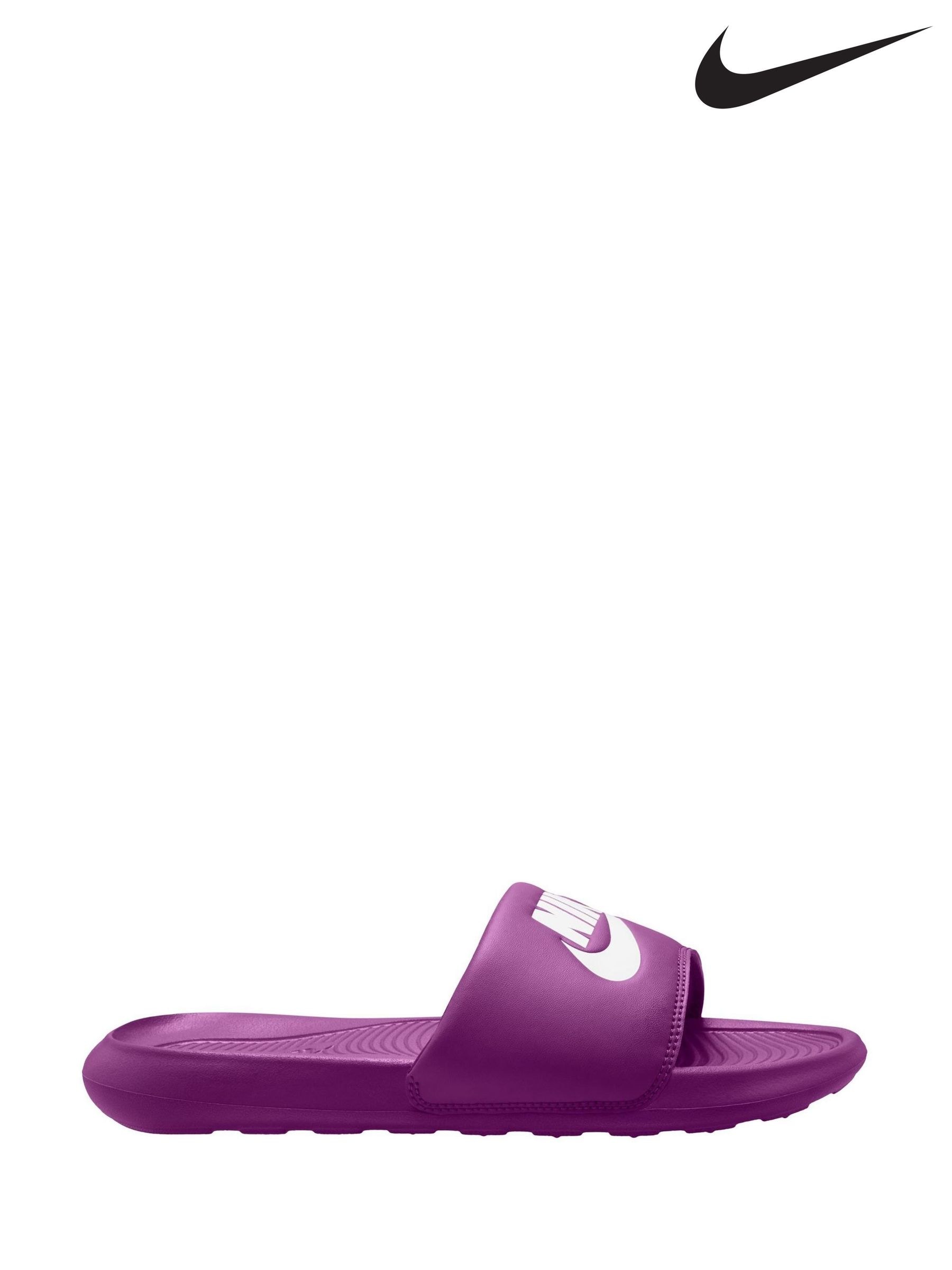 Nike trainers and sliders discount