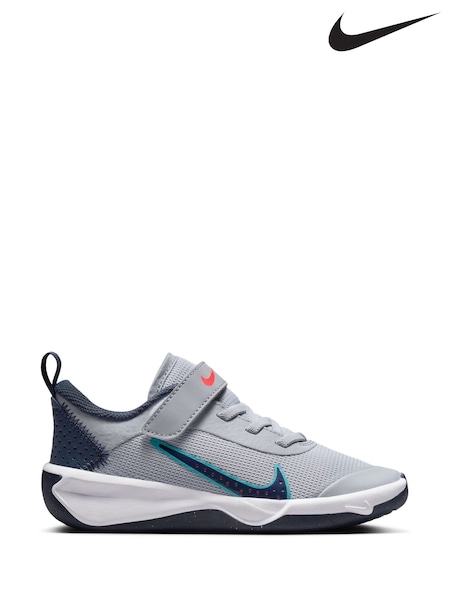 Nike Wolf Grey Blue Junior Omni Multi Court Trainers (E37260) | €46