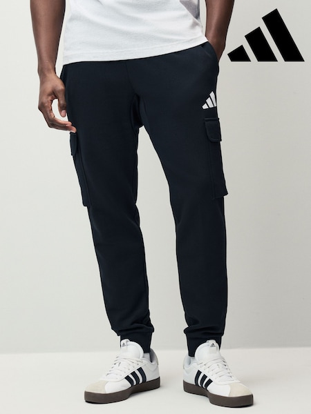 adidas Black Essentials Feelcosy Fleece Cargo Joggers (E37763) | R$ 395