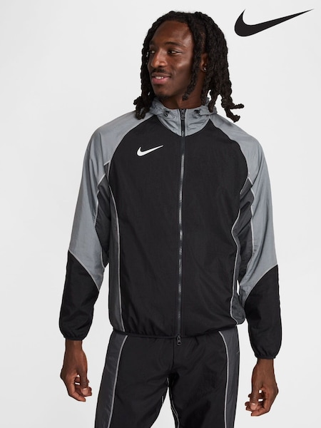 Nike Black Strike+ Hooded Training Jacket (E39320) | €119