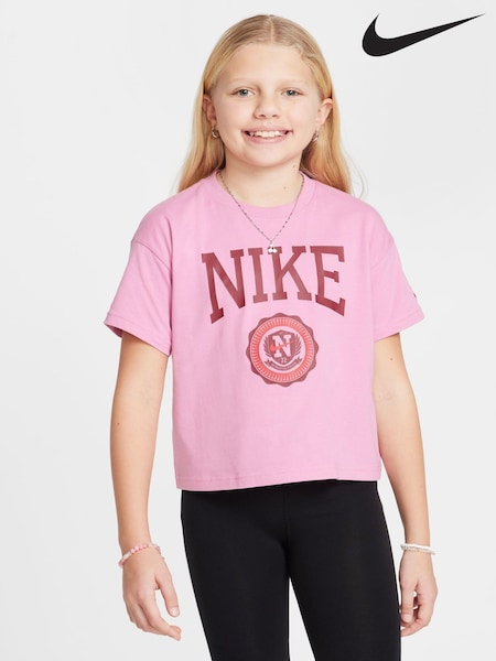 Flamingo Roz - Nike Boxy Varsity Graphic Print T-Shirt (E39429) | 149 LEI