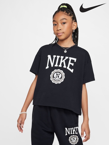 Nike Boxy Varsity Graphic Print T-Shirt (E39440) | 28 €