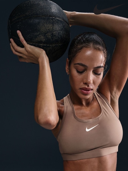 Коричневый - Nike Medium Swoosh Support Padded Sports Bra (E46417) | €53