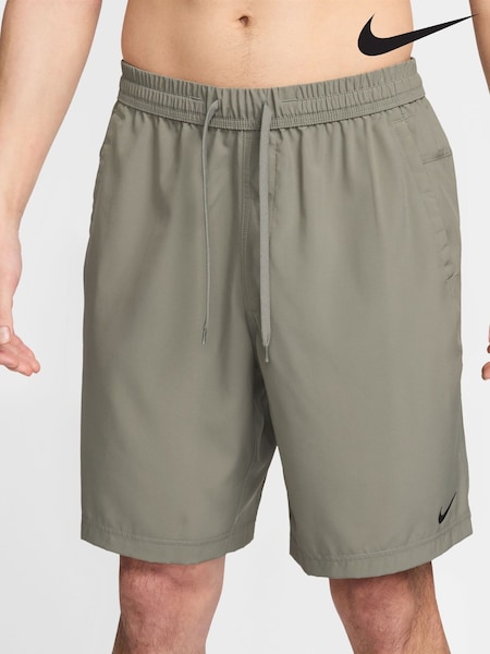 Light Army - Nike Form Dri-FIT 9 inch Unlined Versatile Shorts (E46770) | 54 €