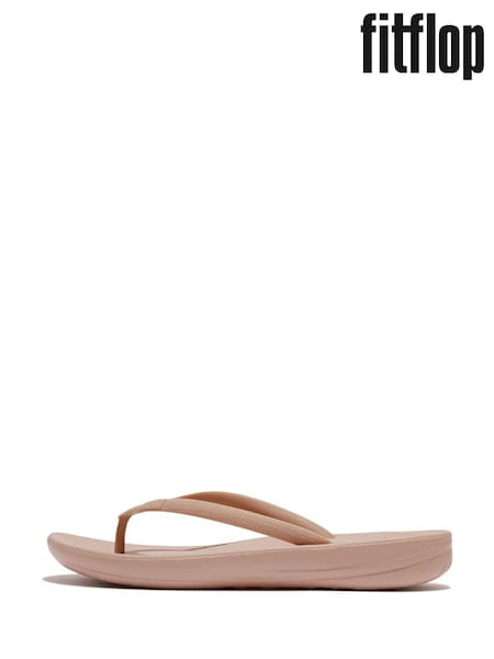 Creme - FitFlop iQushion Ergonomic Flip Flops (E50977) | R$ 315