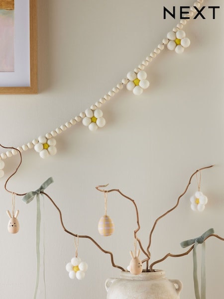 White Spring Daisy Flower Bunting (E51403) | $23