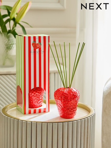 Strawberry and Vanilla 180ml Fragranced Reed Diffuser (E53256) | €26