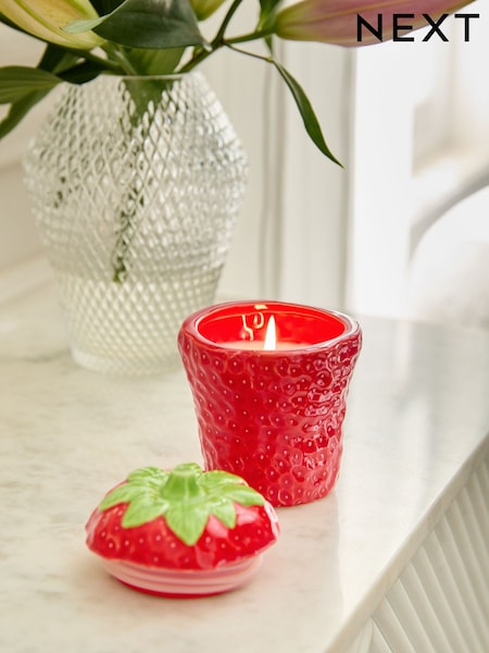 Red Strawberry and Vanilla Scented Candle (E53257) | €15.50